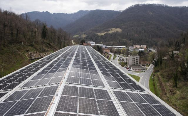 Steklarna Hrastnik ima novo sončno elektrarno. Foto Bor Slana