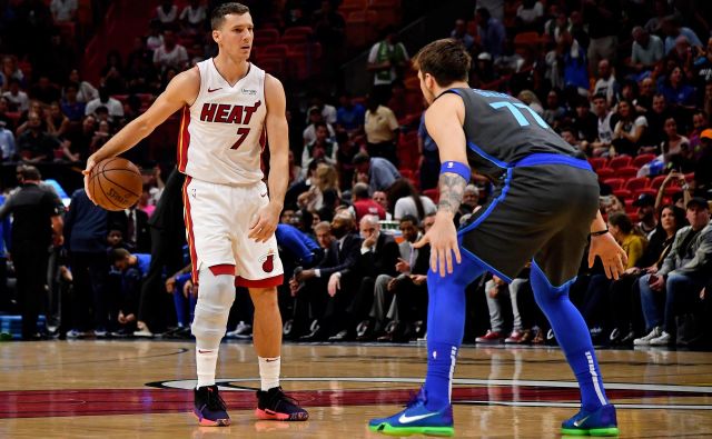 Goran Dragić je ob prvem soočenju z Luko Dončićem igral, kot da gre za tekmo finala lige NBA. Foto USA Today