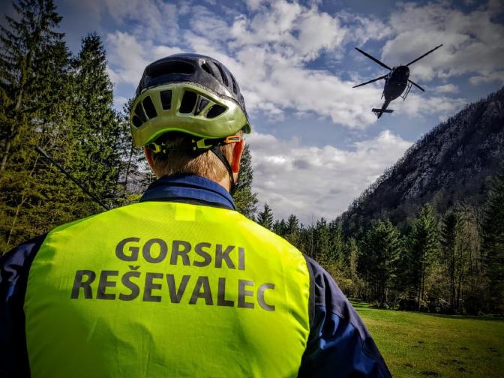 FOTO:Gorski reševalci ostali brez strehe nad glavo. Denar zbirajo (tudi) s koncertom