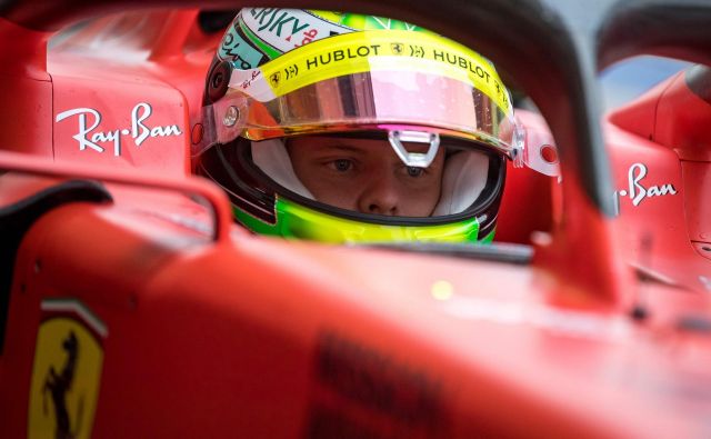 Mick Schumacher je na testiranju formule 1 opozoril na svojo nadarjenost. FOTO: AFP