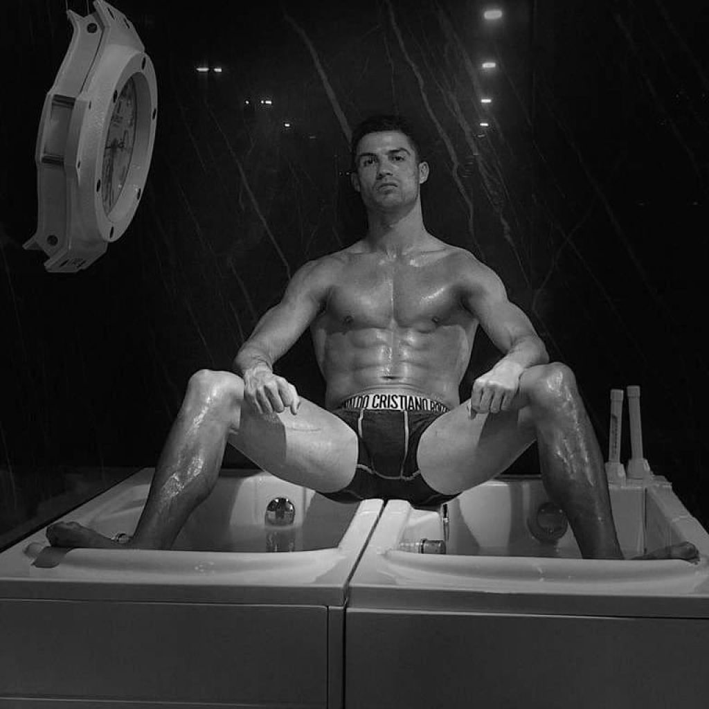 FOTO:Masaže, terapije, fitnes in bazen: Cristiano Ronaldo kljubuje tudi znanosti