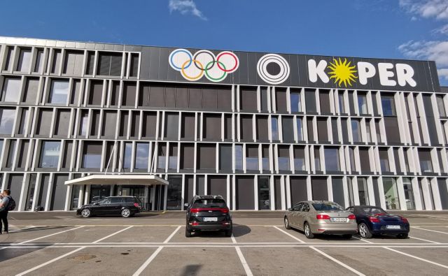 V Kopru so dobili privolitev Olimpijskega komiteja Slovenije, da uporabijo njihov znak, ne pa tudi simbola olimpijskih iger. Foto Boris Šuligoj