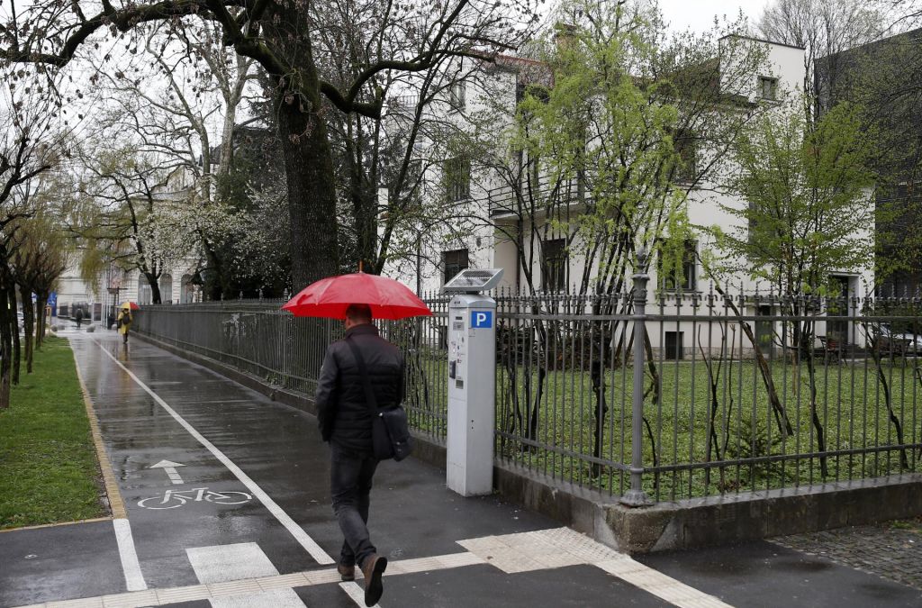 Slovenski pisatelji kot obubožani graščaki