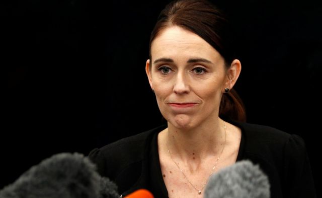 »Tu smo zaradi 50 ljudi, ki nimajo več glasu,« je včeraj v novozelandskem parlamentu izjavila premierka Jacinda Ardern. FOTO: Edgar Su/Reuters