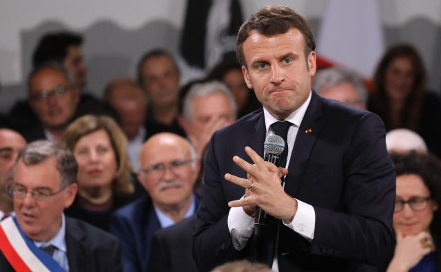 Emmanuel Macron bi moral prepričati volivce z dejanji, če noče, da bi njegova velika nacionalna razprava prehitro odšla v pozabo. Foto AFP