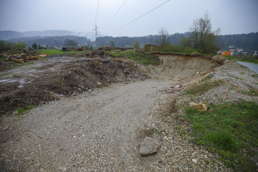 FOTO:Ureditev gameljske gramoznice in obvoznice