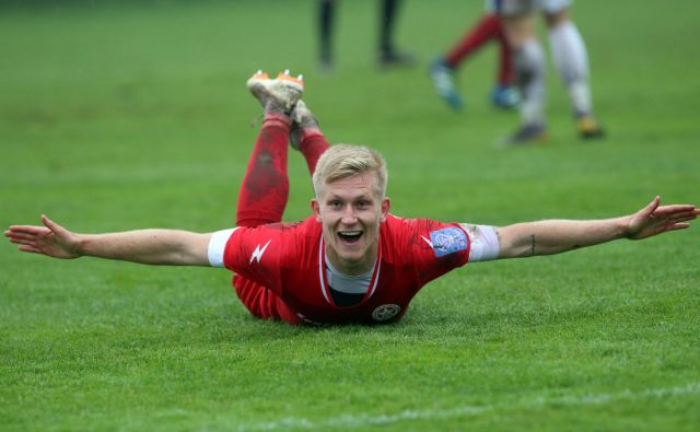 Takole je Luka Štor proslavil zmagoviti gol Aluminija v tekmi z Gorico. FOTO: Tadej Regent