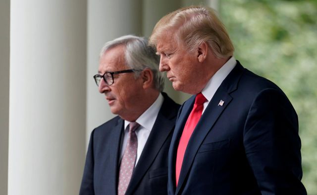 Predsednik evropske komisije Jean-Claude Juncker je lani priletel v Belo hišo s sporočilom, da Evropa ni ameriška nasprotnica, toda Trump se je očitno odločil drugače. FOTO: Reuters