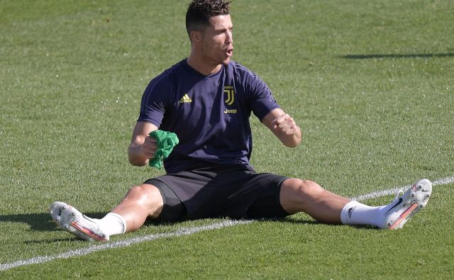 Cristiano Ronaldo je tudi med zadnjim treningom Juventusa vlival zmagovalno miselnost med soigralce. FOTO: AFP