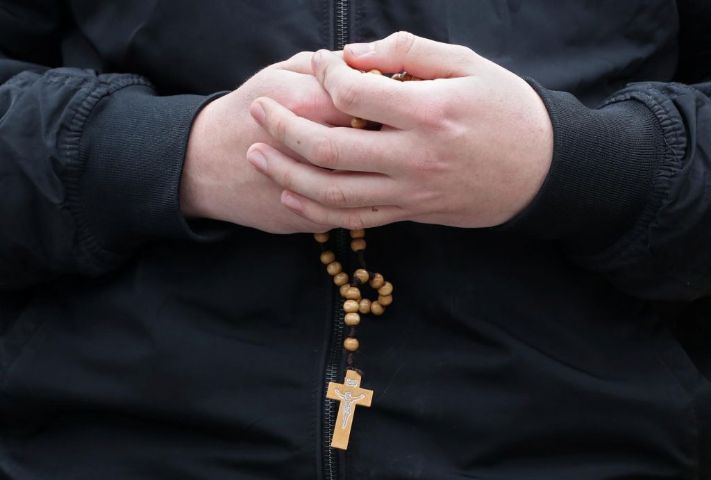»Neustrašni duhovnik« rešil relikviji iz goreče katedrale  