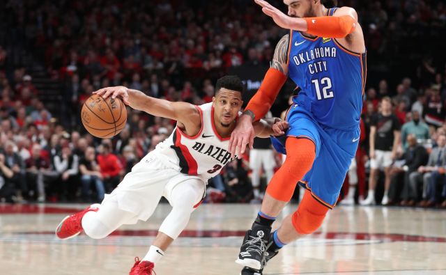 CJ McCollum, levo, je bil junak nove zmage Portlanda. FOTO: Reuters