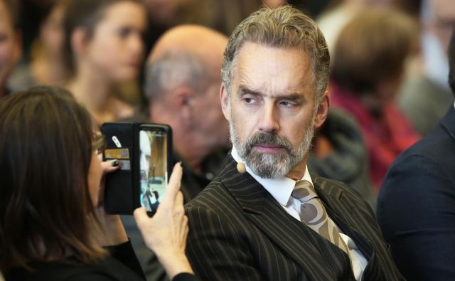 Jordan Peterson, kanadski klinični psiholog, je med nedavnim obiskom Slovenije govoril množici na Gospodarskem raztavišču. FOTO: Jure Eržen