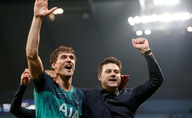 Strelec gola za končnih 4:3 Fernando Llorente in trener Mauricio Pochettino sta se veselila napredovanja Tottenhama. FOTO: Reuters