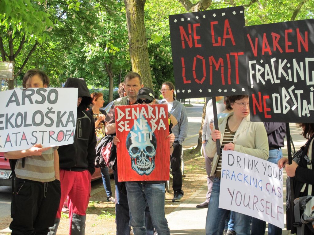 FOTO:Onkraj zakona, proti okolju