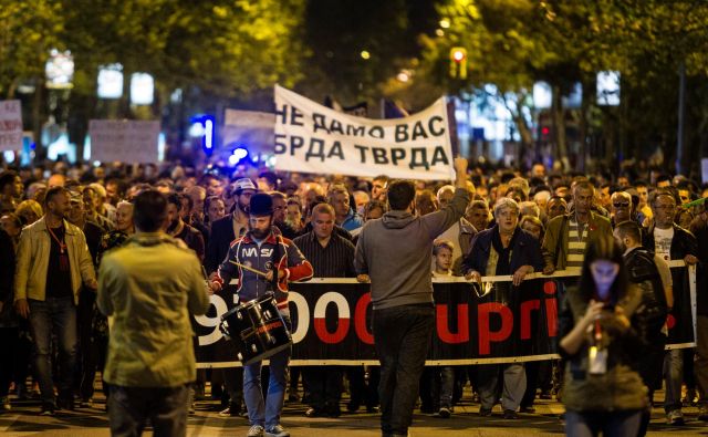 Na ulice Podgorice se je tudi to soboto zgrnila množica protivladnih protestnikov. FOTO: Stevo Vasiljević/Reuters