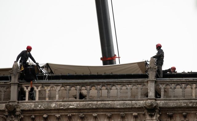 Notre Dame, ki je po mnenju mnogih simbol Pariza in Francije, je od leta 1991 pa je uvrščena tudi na Unescov seznam kulturne dediščine. FOTO: Benoit Tessier Reuters