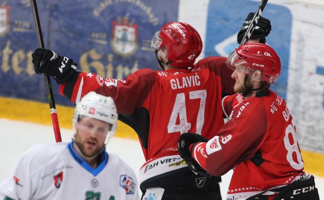 Gašper Glavič se je veselil prvega gola za Jesenice. FOTO: Tomi Lombar