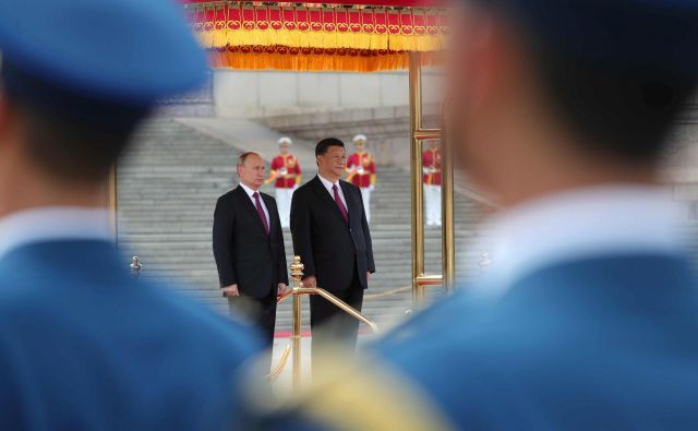 Vladimir Putin bo morda imel odločilno vlogo pri severnokorejski denuklearizaciji, a njegov vpliv drugje bo omejen z ambicijami Xi Jinpinga. FOTO: Reuters