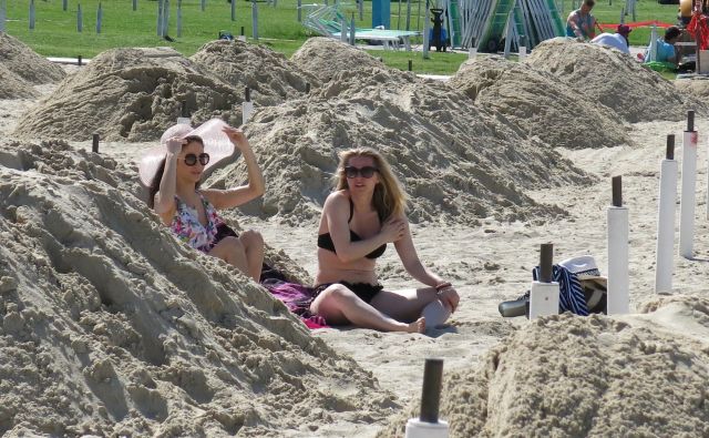 Centralno plažo Portorož bodo v občinskem podjetju Okolje Piran spet odprli šele sredi junija. FOTO: Boris Šuligoj