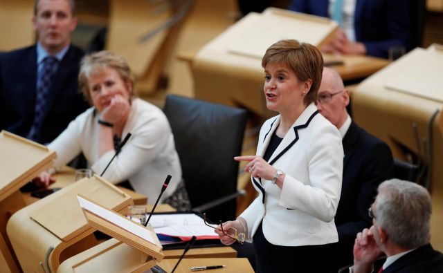 Škotska prva ministrica Nicola Sturgeon vztraja, da vladni sistem v Londonu ne služi interesom Škotske. FOTO: REUTERS/Russell Cheyne 