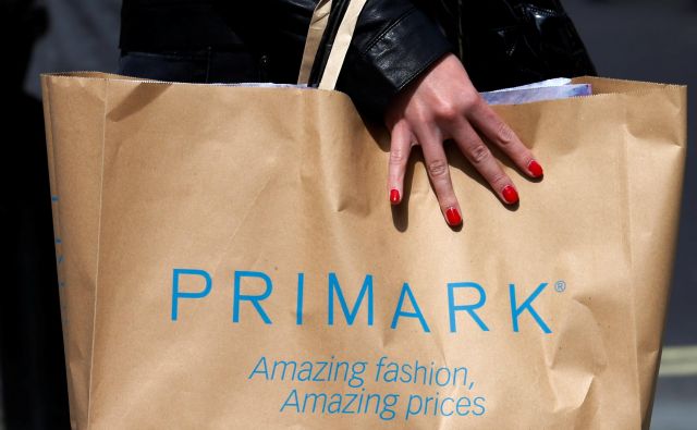 Trgovina Primark je že priljubljena med Slovenci, saj mnogim Gradec ni predaleč za nakupovalni izlet. Zato si v podjetju obetajo, da bo tudi njihova ljubljanska trgovina med kupci dobro sprejeta. FOTO: Suzanne Plunkett/Reuters