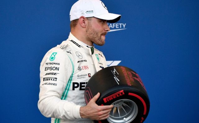 Valtteri Bottas bo štartal iz prvega mesta. FOTO: AFP