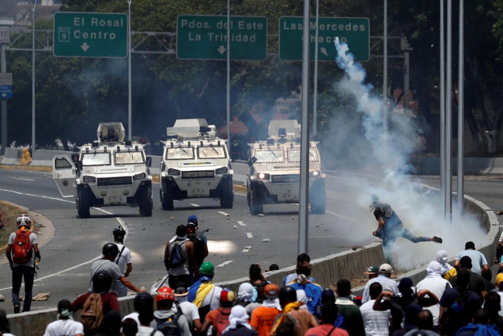 FOTO:V Venezueli poskus državnega udara