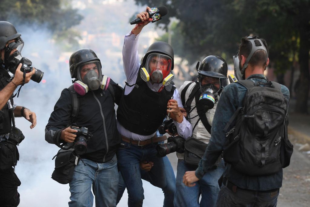 FOTO:Španske volitve, venezuelska revolucija, mednarodni dan džeza, praznik dela in japonski cesarji