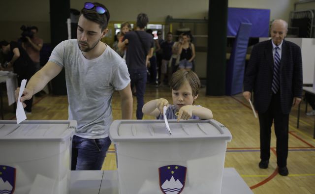 Za spremembo volilne zakonodaje oziroma okrajev, med katerimi so v 26 letih nastale takšne razlike, da so po sklepu ustavnih sodnikov v nasprotju z ustavnimi načeli pravne države, ima državni zbor čas do decembra 2020. FOTO: Jože Suhadolnik/Delo