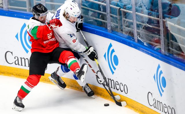 Jan Drozg (ob ogradi), ki bi se rad preizkusil tudi v ligi NHL, je dosegel dva gola. FOTO: Matic Klanšek Velej/Sportida