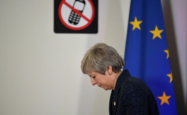 V današnjem zapisu je Mayeva zagotovila, da si želi najti izhod iz slepe ulice. FOTO: Toby Melville/Reuters