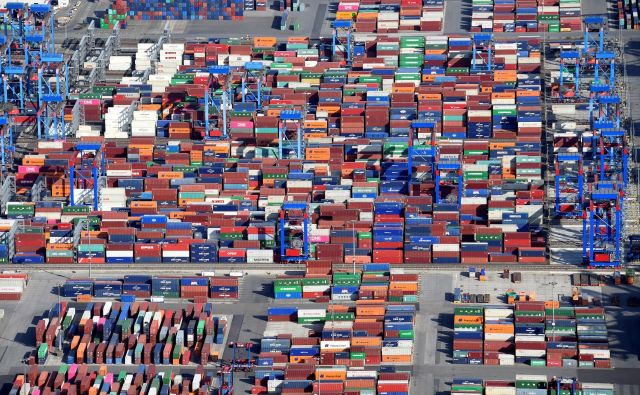 Čeprav je ozračje med nemškimi gospodarstveniki že skoraj leto dni precej klavrno, je vsaj marec postregel s pozitivno informacijo o rasti industrijske proizvodnje. FOTO: Reuters