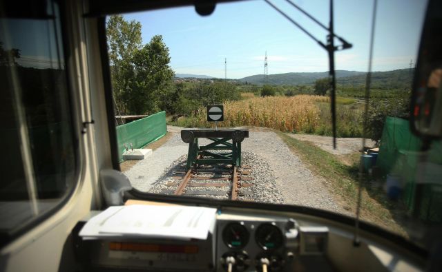 S podpisom pogodbe 2TDK vstopa v pripravo na glavna dela za gradnjo drugega tira. FOTO: Jure Eržen/Delo