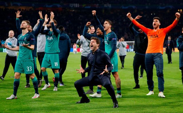 Trener Mauricio Pochettino in igralci Tottenhama so bili zaradi amsterdamskega čudeža v ekstazi. FOTO: Reuters