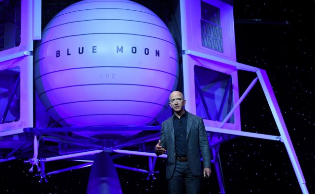 Kdaj bo plovilo Blue Moon prvič obiskalo Luno, Bezos ni napovedal. FOTO: Clodagh Kilcoyne/Reuters