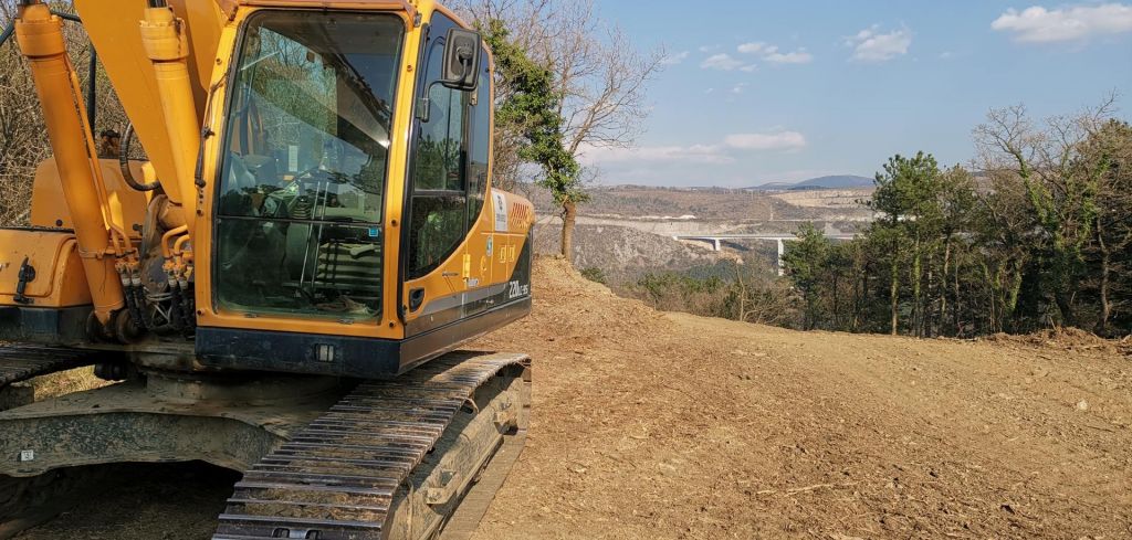 FOTO:Drugi tir ta mesec do posojila – takšnega ali drugačnega