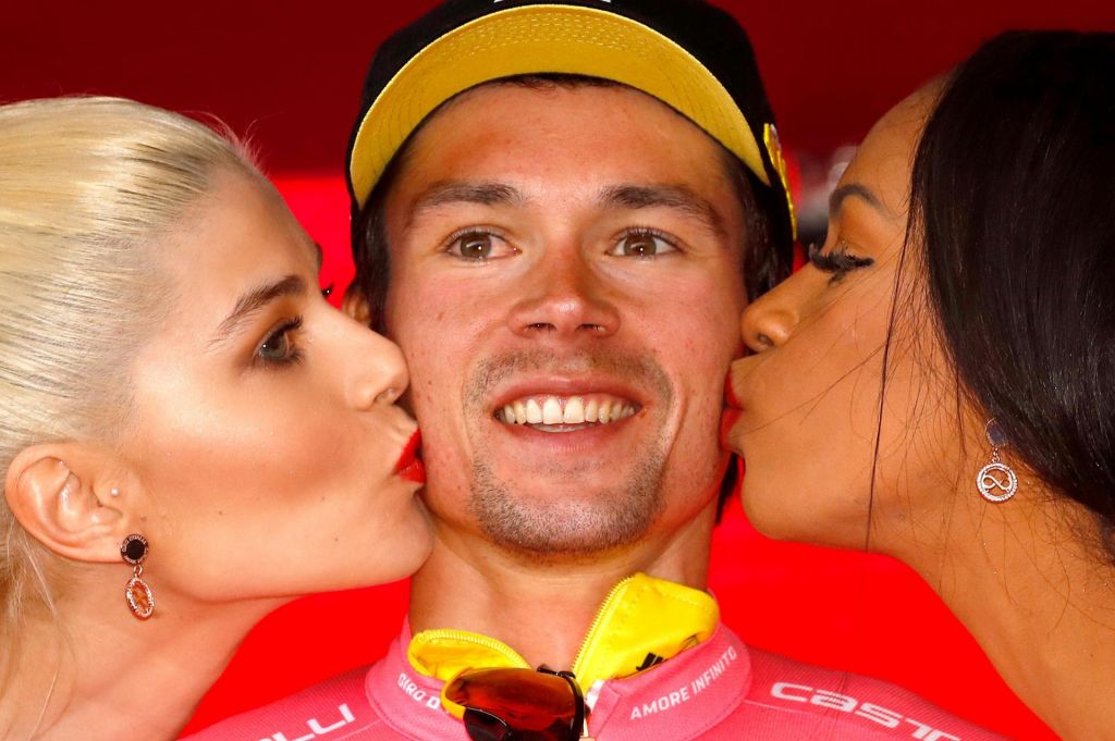 FOTO:Roglič &scaron;e en dan v rožnatem, Vivianiju odvzeli zmago (VIDEO)