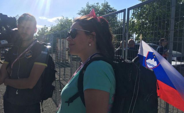 Lora Klinc pozorno spremlja svojega Primoža. FOTO: Miha Hočevar