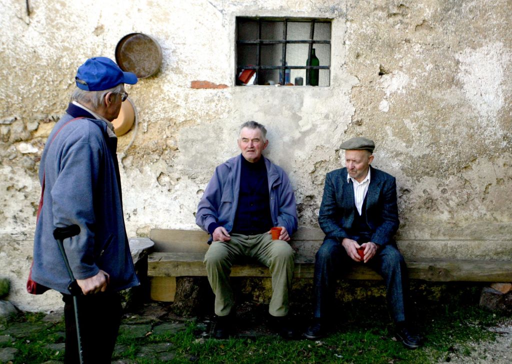 FOTO:Starej&scaron;i mo&scaron;ki so močno odvisni od partnerk