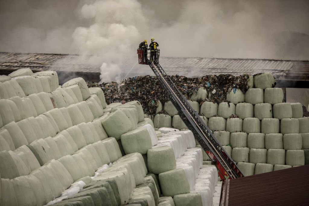 FOTO:V deželi, kjer poplavljajo odpadki