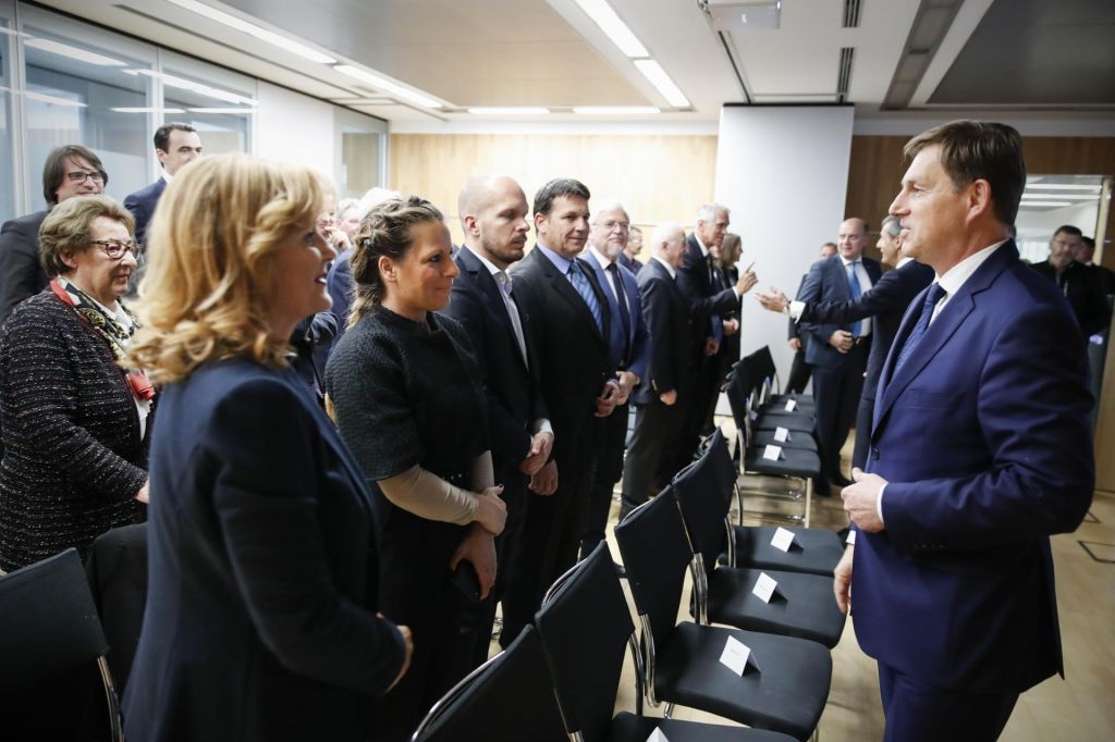 Častni konzuli naj pripravijo projekte, država naj jih uresniči