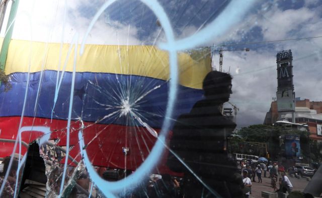 Sedemnajst oseb iz Venezuele je aprila zaprosilo Slovenijo za repatriacijo. Foto: Ivan Alvarado/Reuters