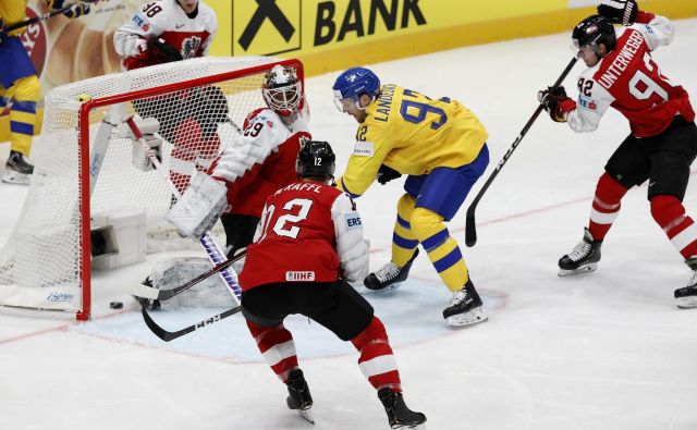 Gabriel Landeskog je na svoji prvi tekmi tega prvenstva hitro zabil vodilni gol. FOTO: Reuters