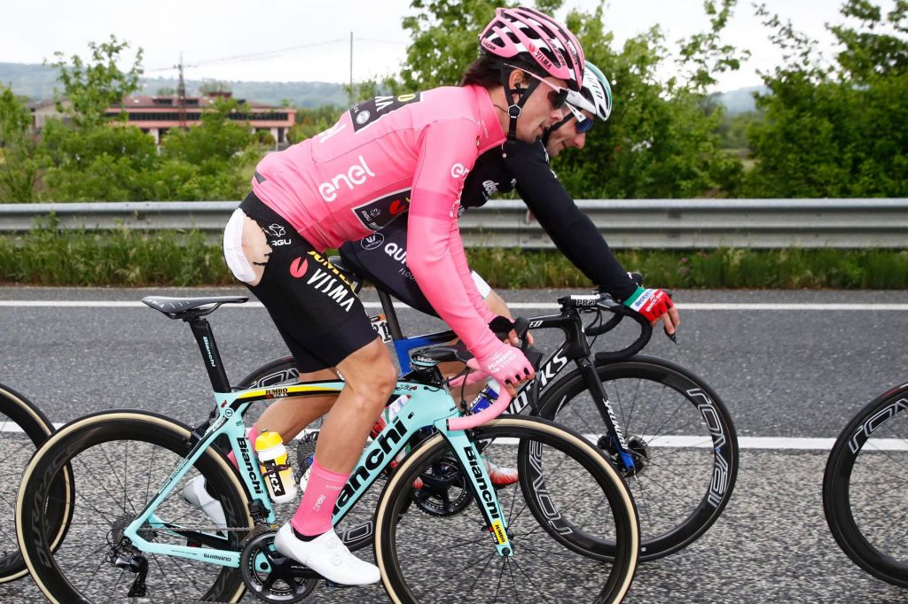 V naslednje etape brez pritiska in rožnate majice