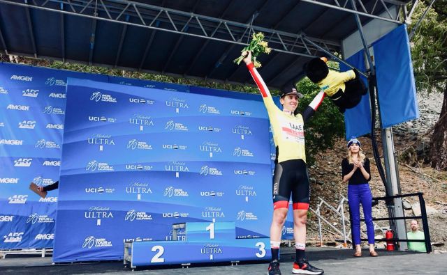 Tadej Pogačar v rumeni majici vodilnega na dirki po Kaliforniji. FOTO: Uae Emirates