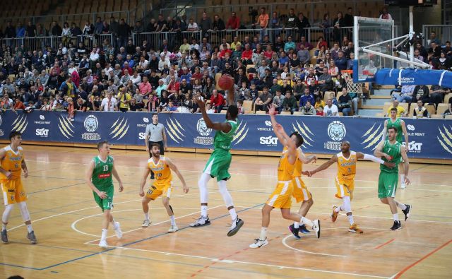 Obramba Sixta Primorske je v zadnji četrtine ustavila Ljubljančane. FOTO: Petrol Olimpija