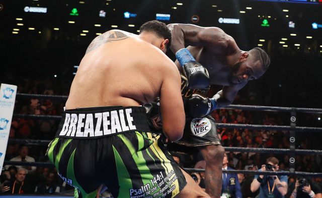 Že v uvodni rundi je Deontay Wilder nokavtiral Dominica Breazeala. FOTO: AFP