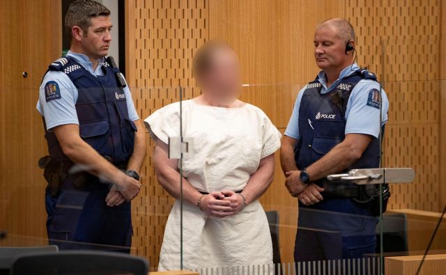 Že pred tem je bil Tarrant obtožen umora in 40 poskusov umora po napadu na dve mošeji v mestu South Island. FOTO: Reuters
