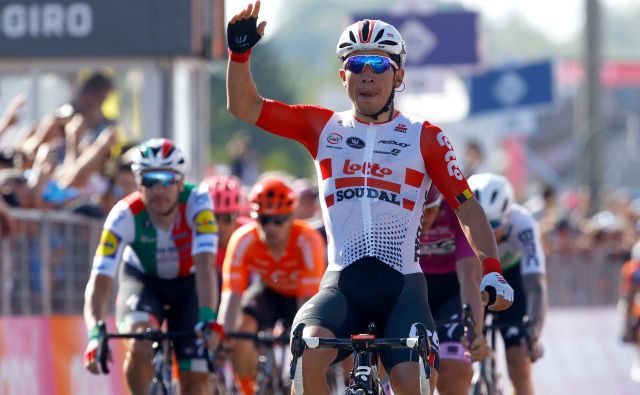 Caleb Ewan se je takole razveselil druge zmage na letošnjem Giru. FOTO: AFP