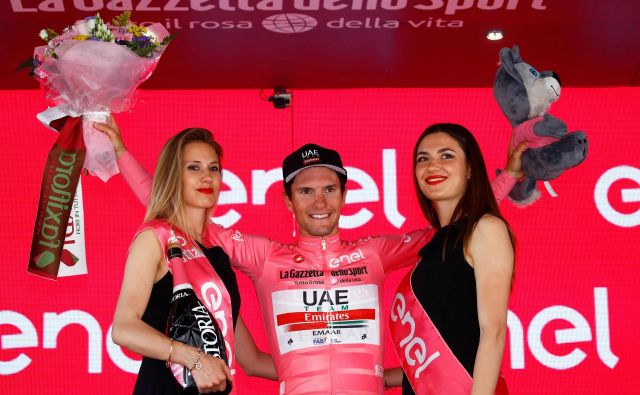 Jan Polanc ima v skupnem seštevku štiri minute naskoka pred Rogličem, zato si lahko obeta, da bo vsaj še v današnji etapi ostal v rožnatem.<br />
Foto AFP